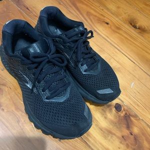 Brooks Ghost women’s sneakers